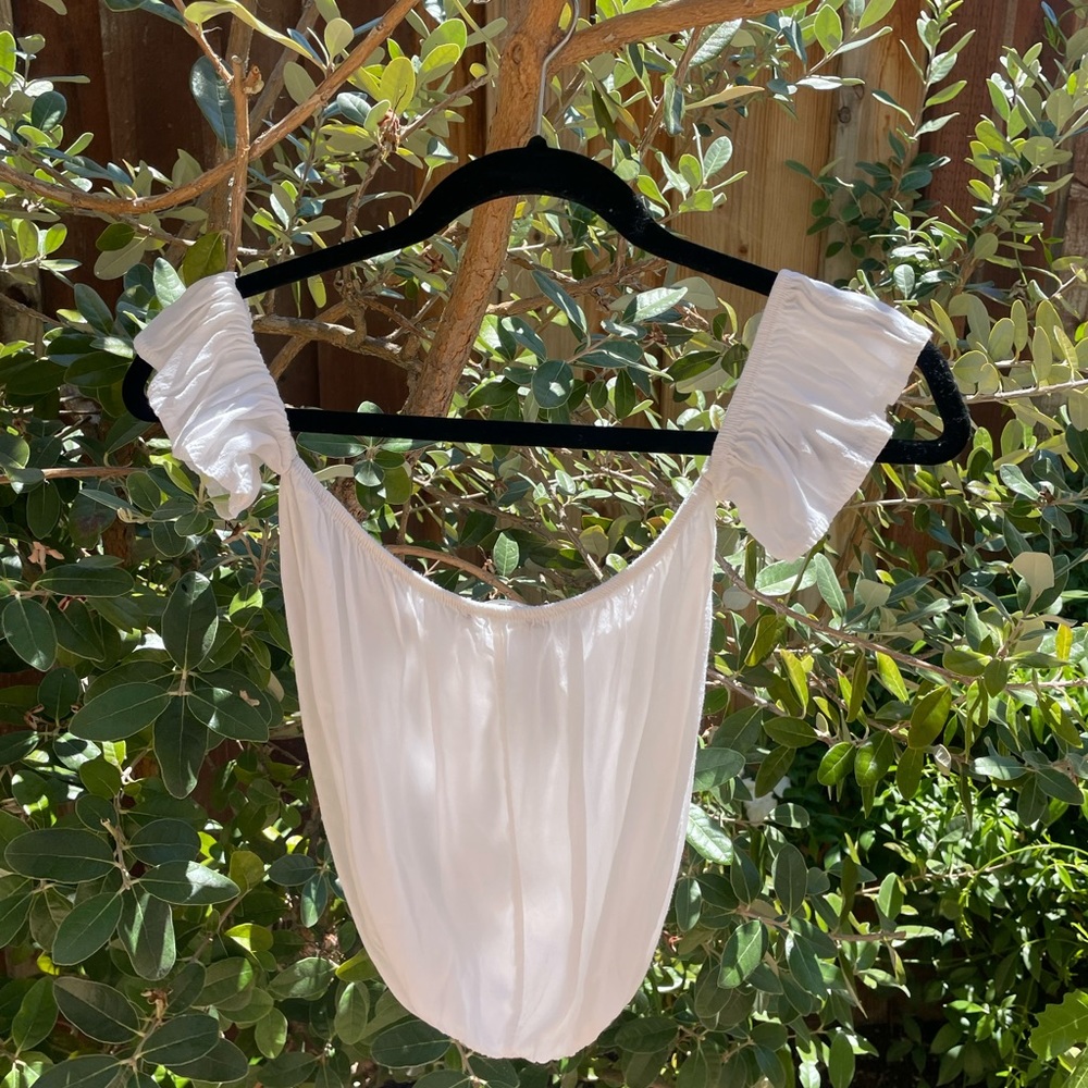 Brandy Melville White Top - Picture 2 of 2